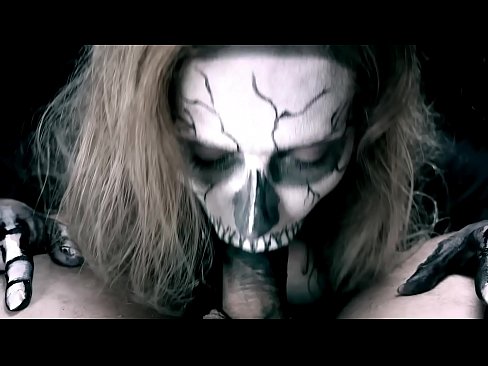❤️ Demon djevojka siše kurac svojim crnim ustima i guta spermu. ❤❌ Analni porno kod nas